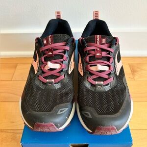 Brooks Cascadia 15 women’s trail running shoes, size 7